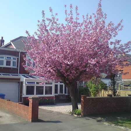 Cherry Blossom Guest House Whitby Bagian luar foto