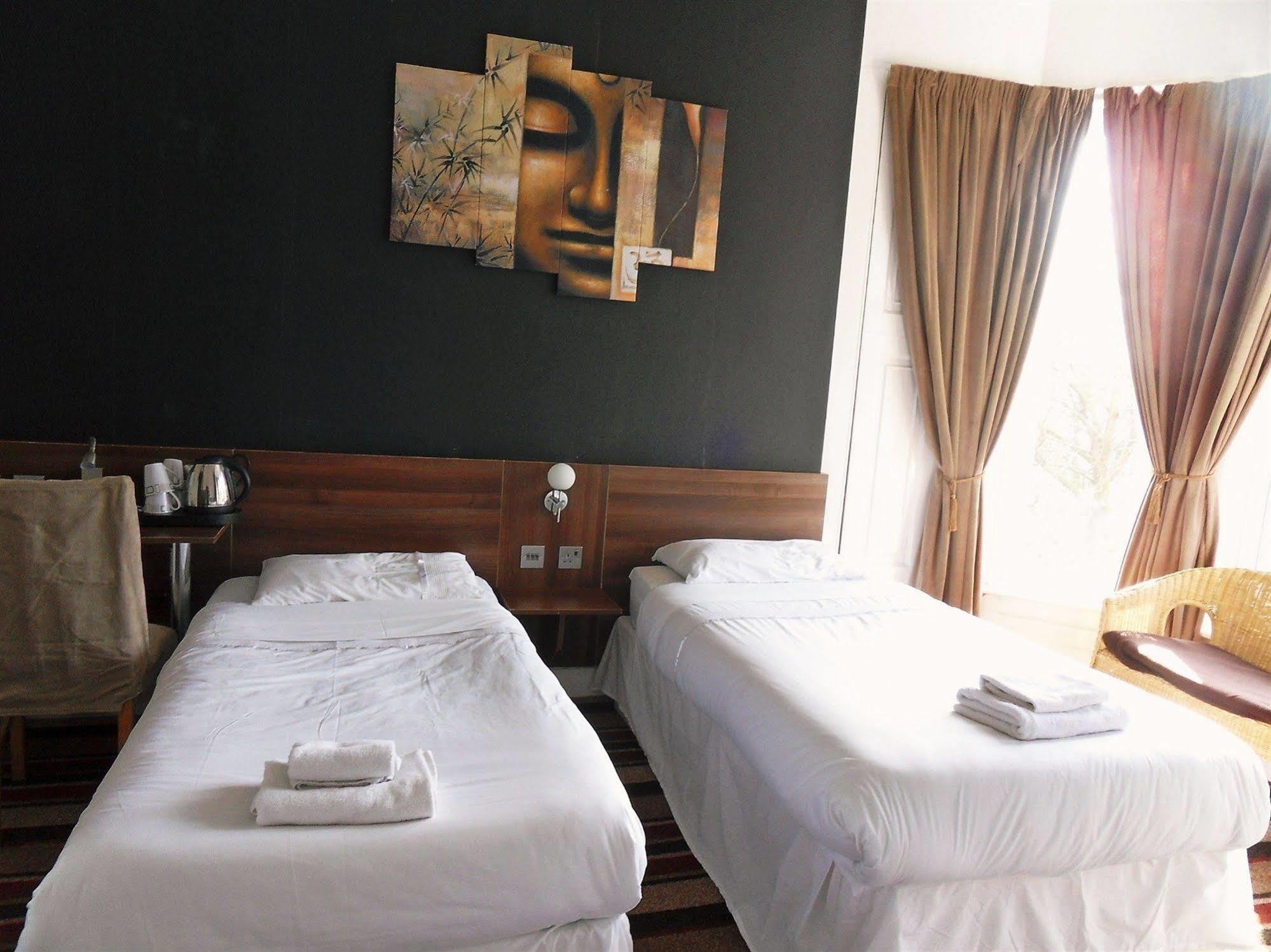 Cherry Blossom Guest House Whitby Bagian luar foto