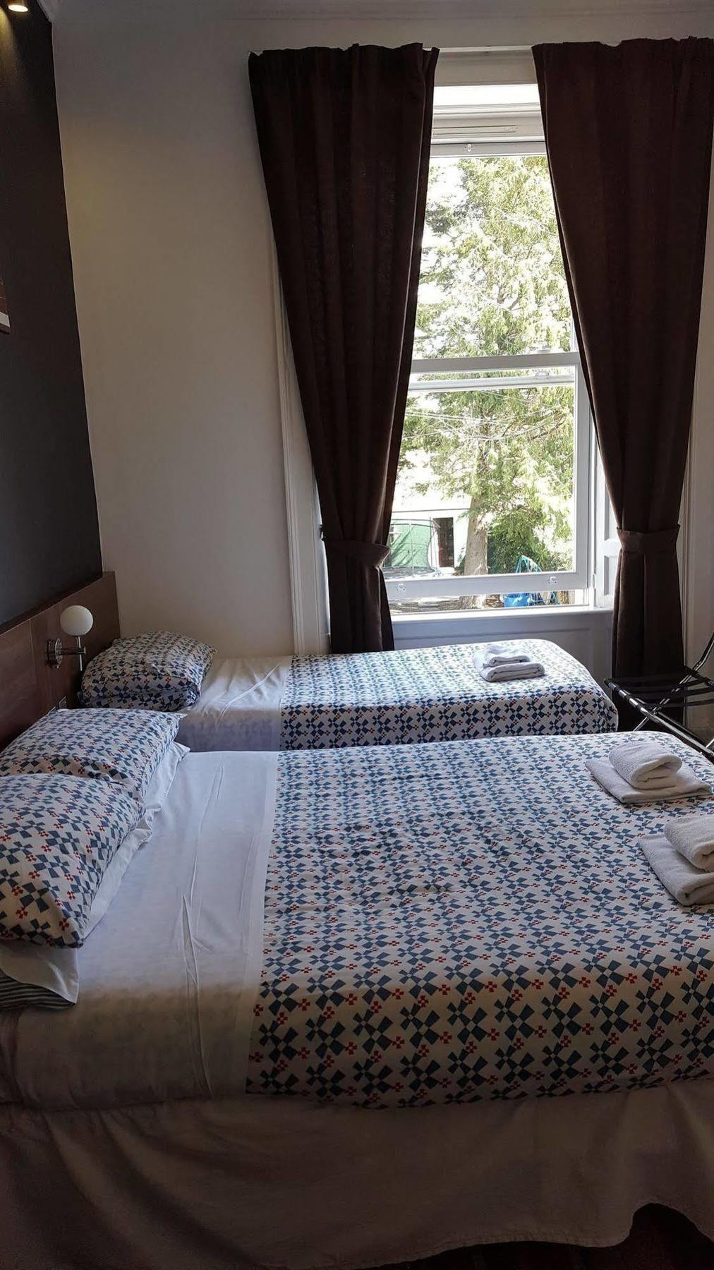 Cherry Blossom Guest House Whitby Bagian luar foto